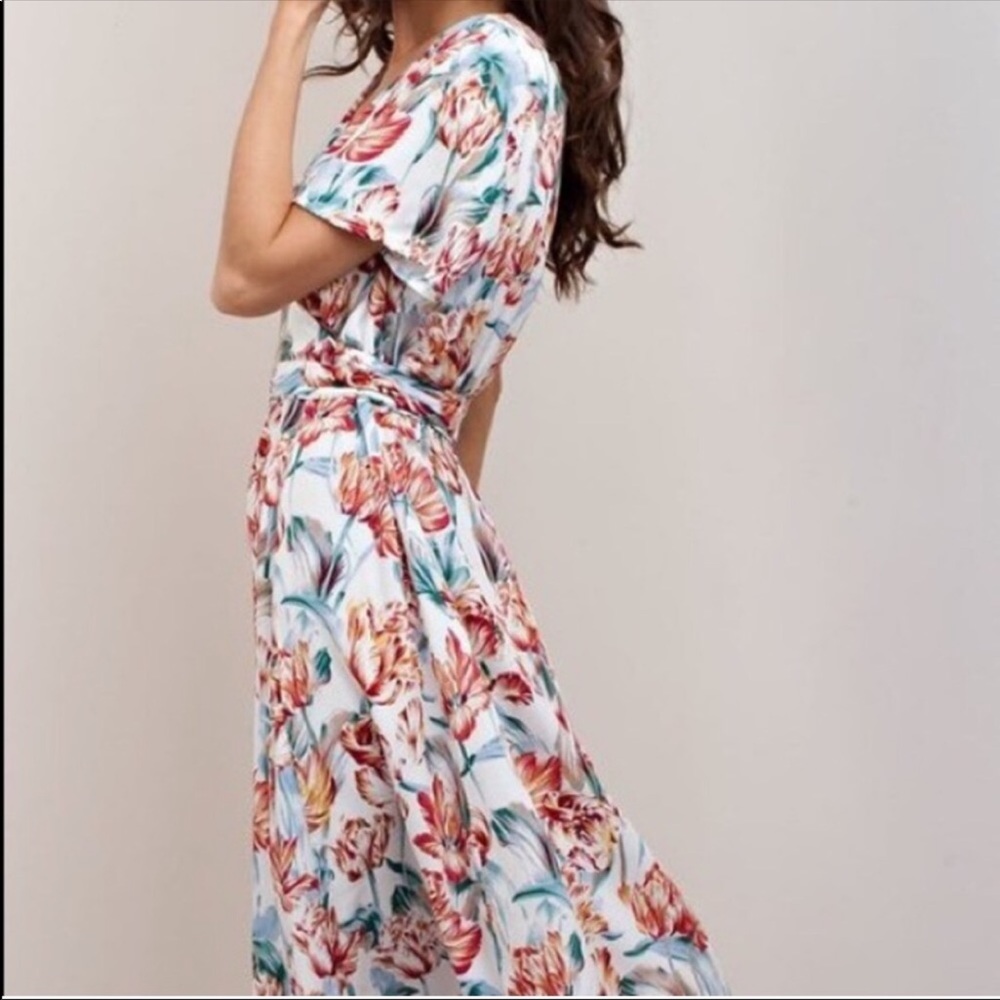 ❣️Sale was $45 down sizing❣️ Floral wrap dress - Picture 2 of 7